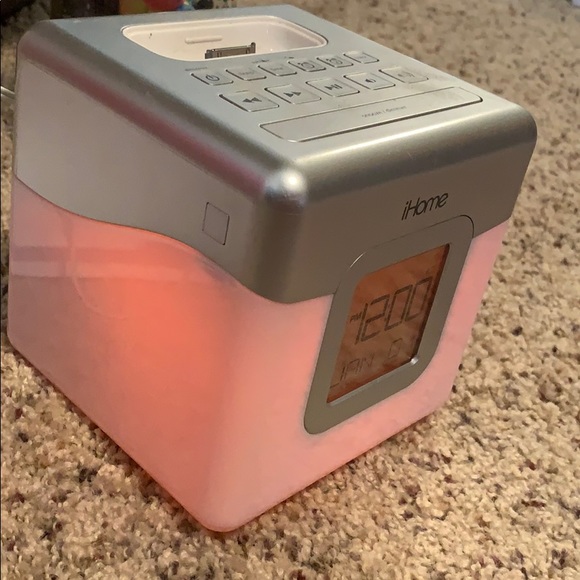 Color changing IHome - Picture 2 of 8